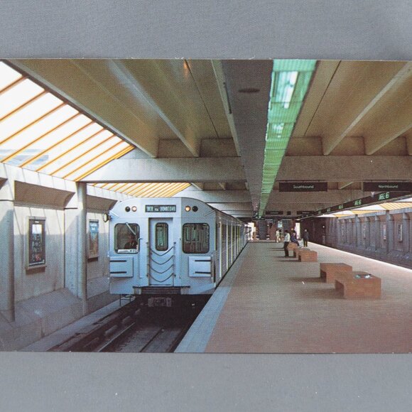 Vitnage Postcard - Lawrence West Station TTC Toronto - Dexter Press - Picture 1 of 4